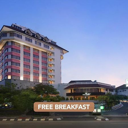 Hotel Santika Premiere Семаранг Экстерьер фото