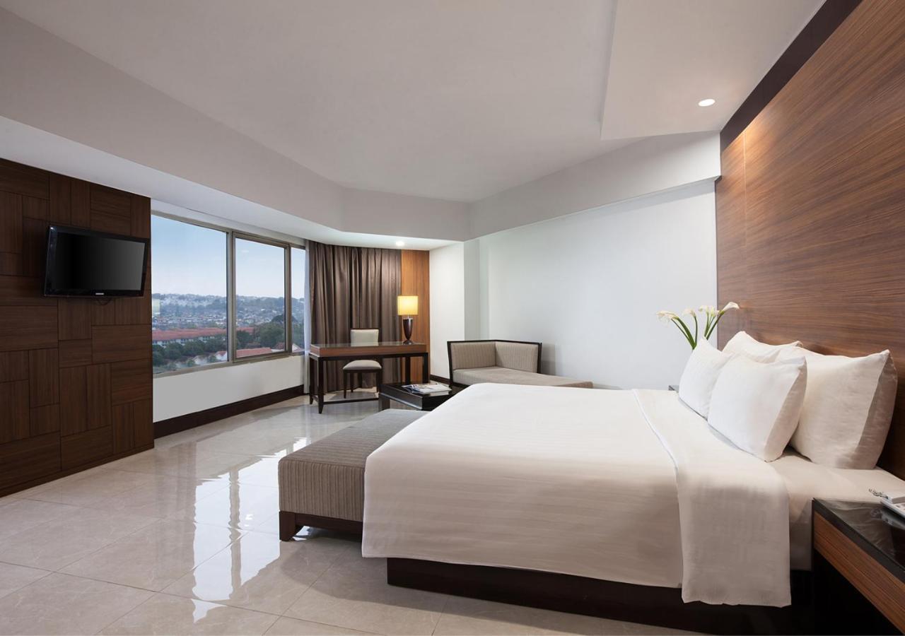 Hotel Santika Premiere Семаранг Экстерьер фото