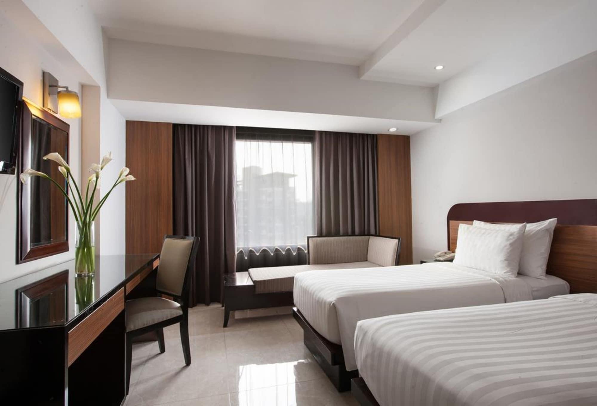 Hotel Santika Premiere Семаранг Экстерьер фото