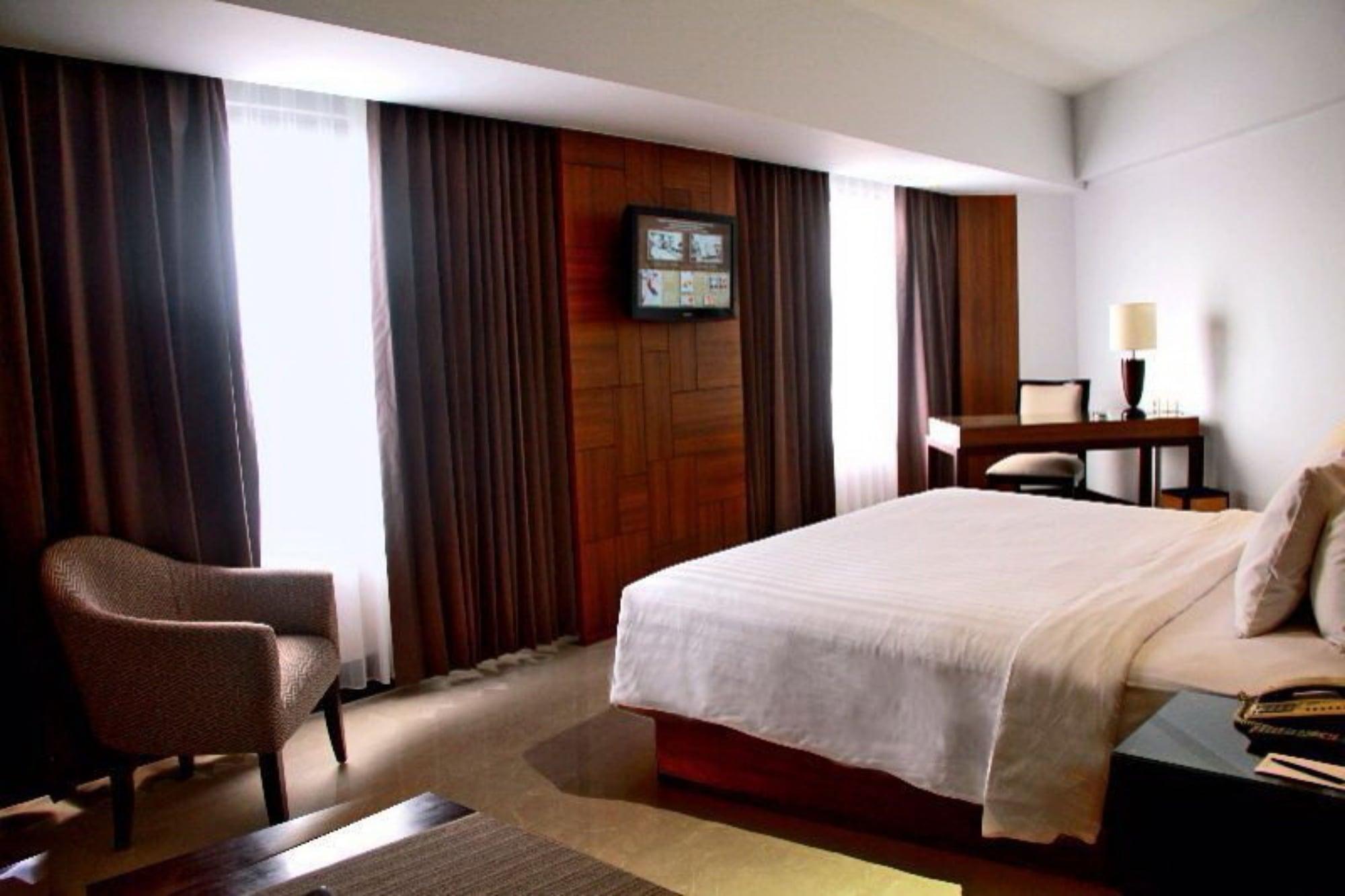 Hotel Santika Premiere Семаранг Экстерьер фото