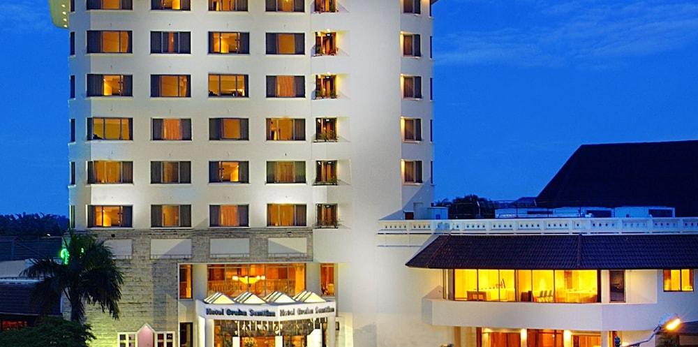 Hotel Santika Premiere Семаранг Экстерьер фото