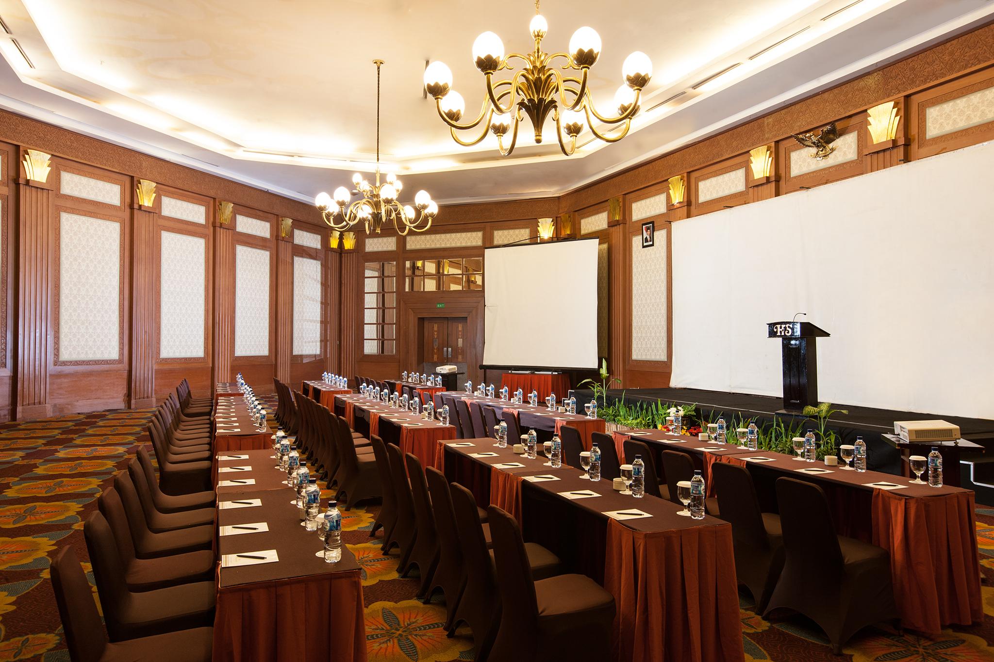 Hotel Santika Premiere Семаранг Экстерьер фото