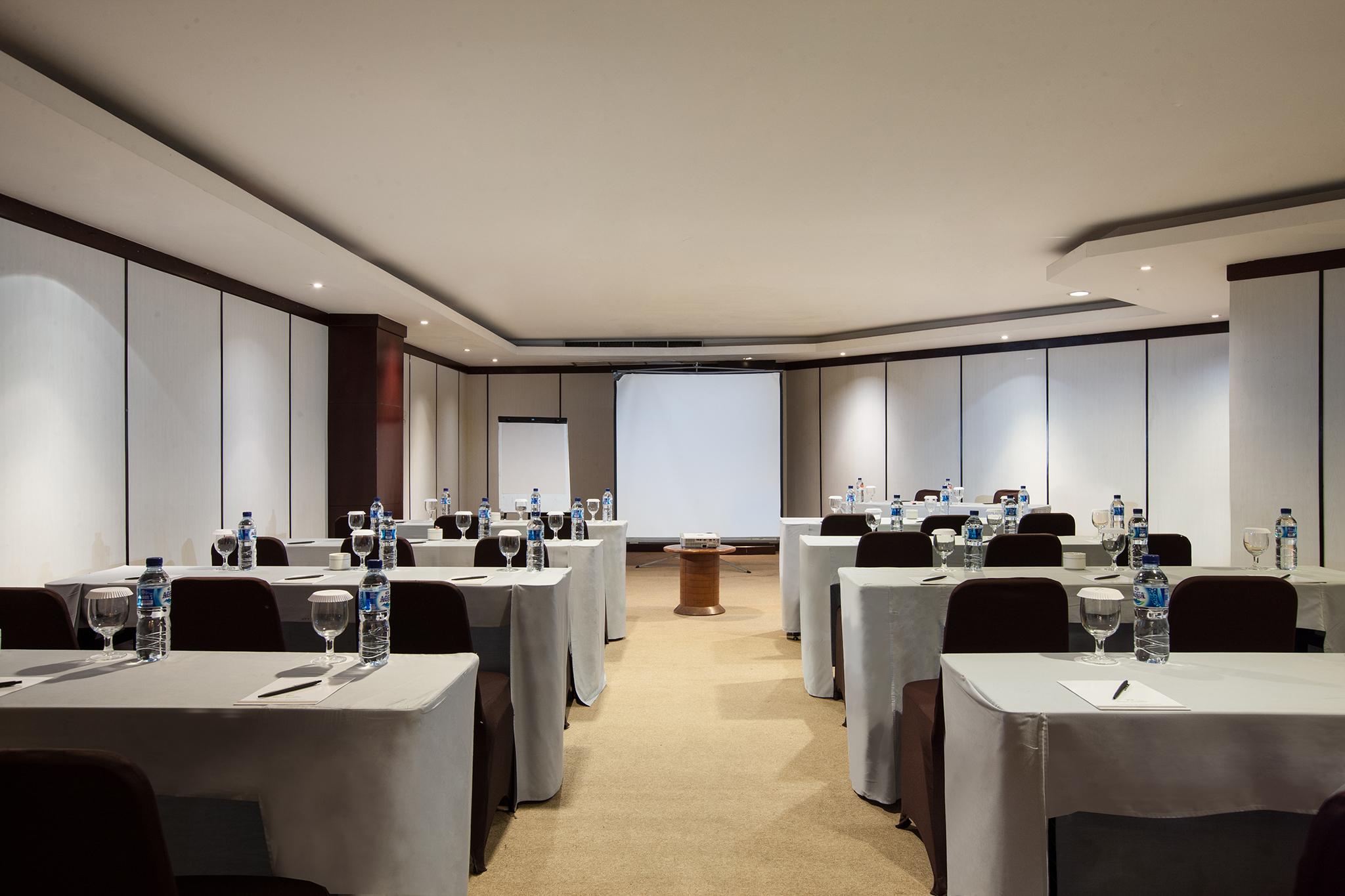 Hotel Santika Premiere Семаранг Экстерьер фото