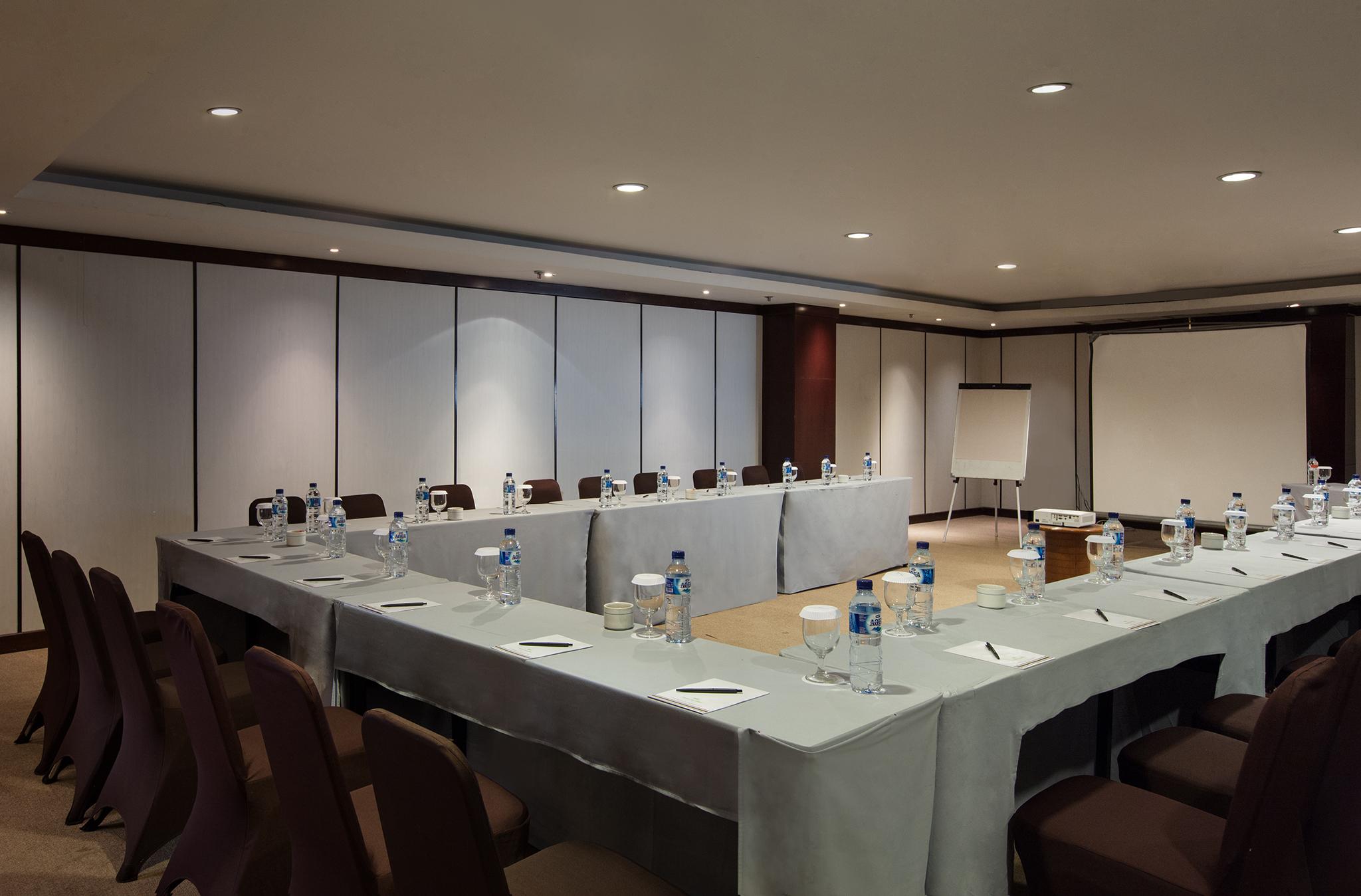 Hotel Santika Premiere Семаранг Экстерьер фото