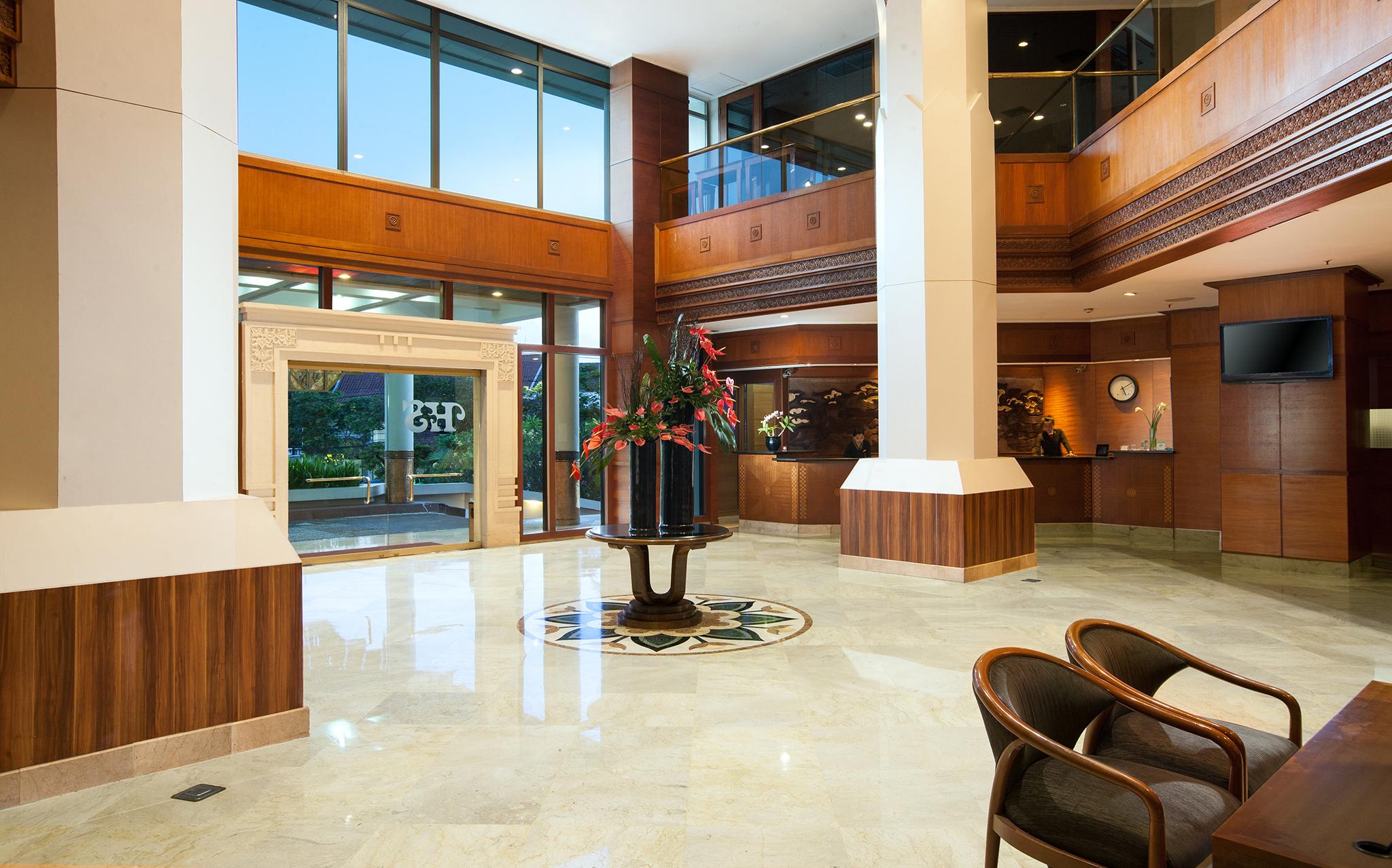 Hotel Santika Premiere Семаранг Экстерьер фото