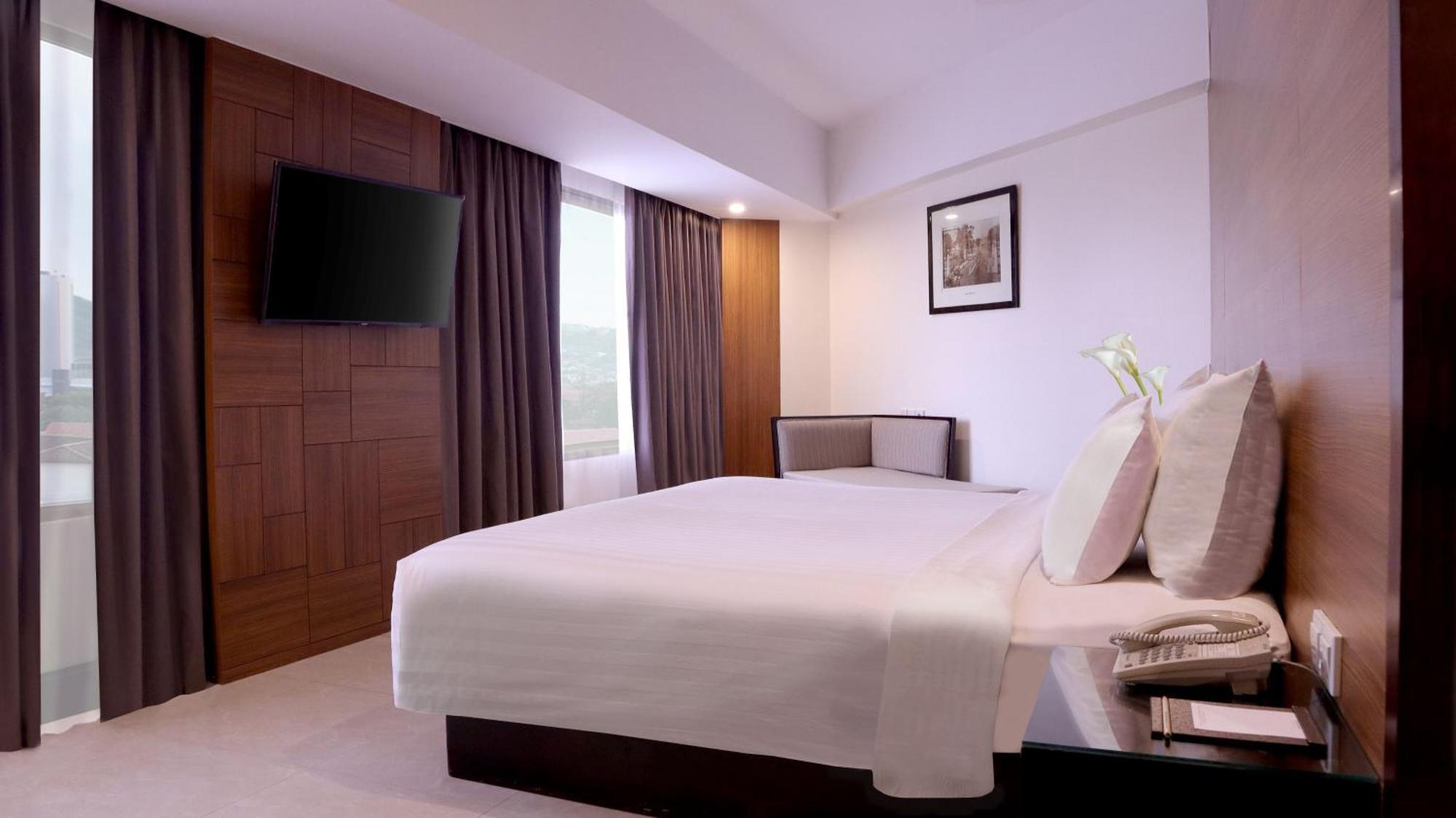 Hotel Santika Premiere Семаранг Экстерьер фото