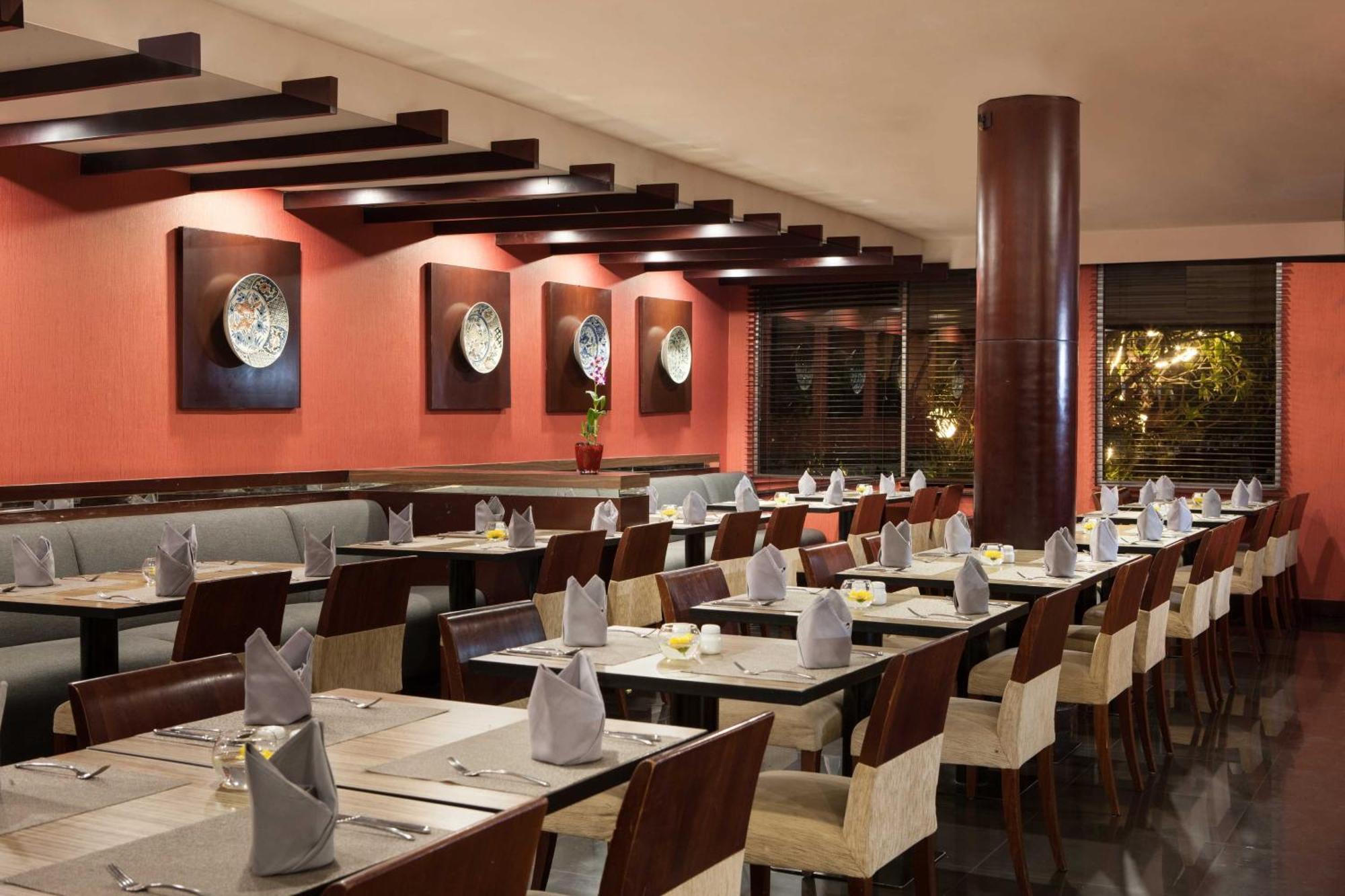 Hotel Santika Premiere Семаранг Экстерьер фото