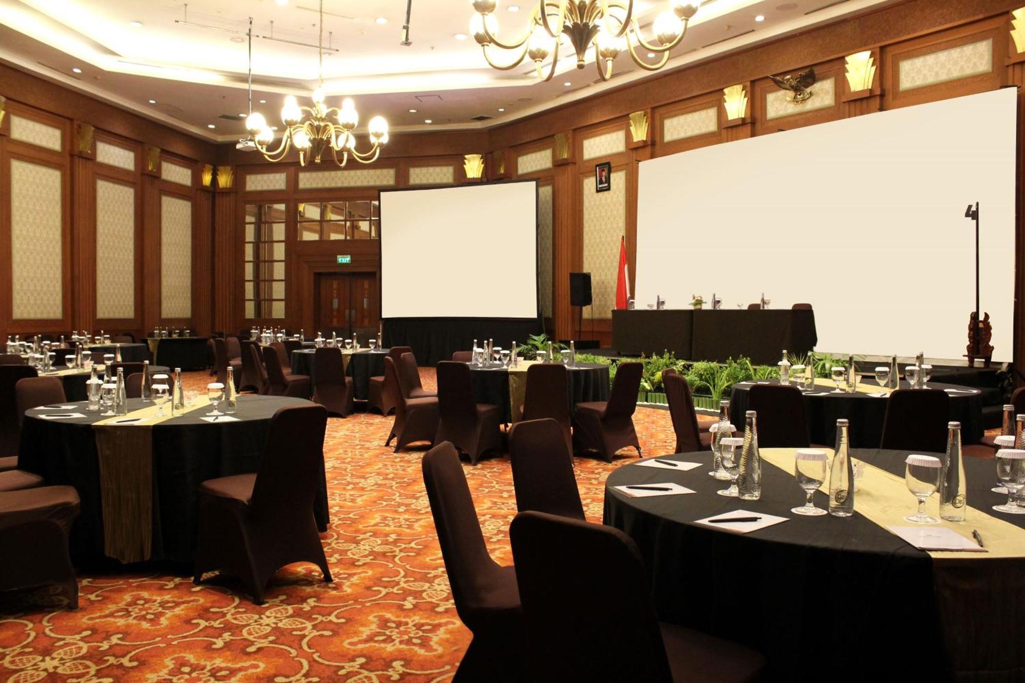 Hotel Santika Premiere Семаранг Экстерьер фото