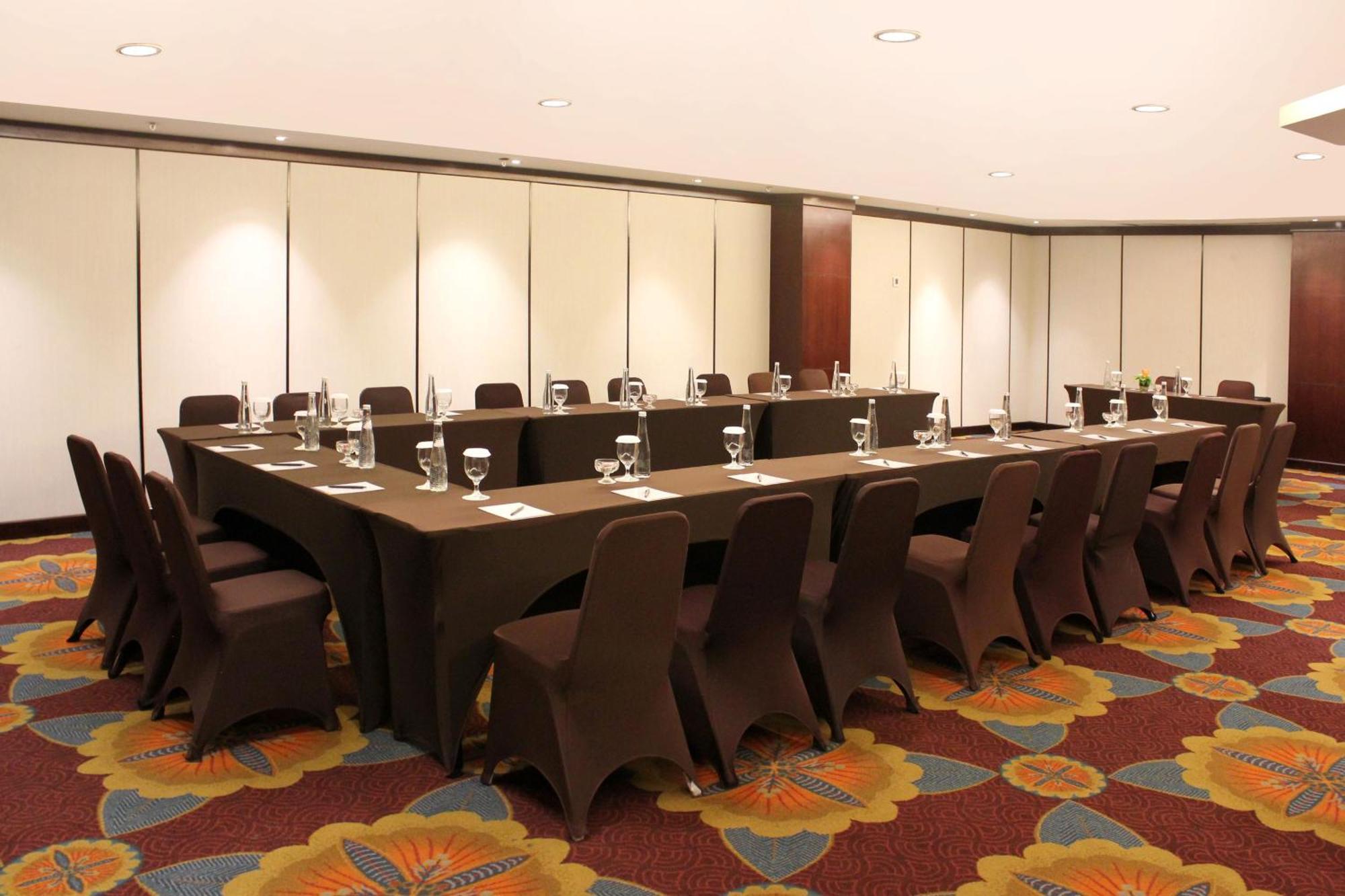 Hotel Santika Premiere Семаранг Экстерьер фото