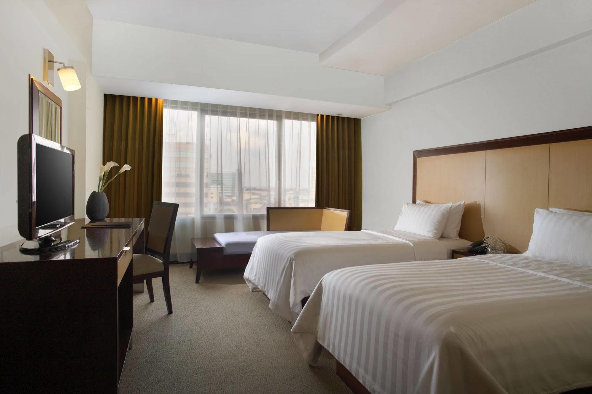 Hotel Santika Premiere Семаранг Экстерьер фото
