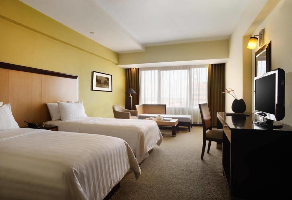 Hotel Santika Premiere Семаранг Экстерьер фото