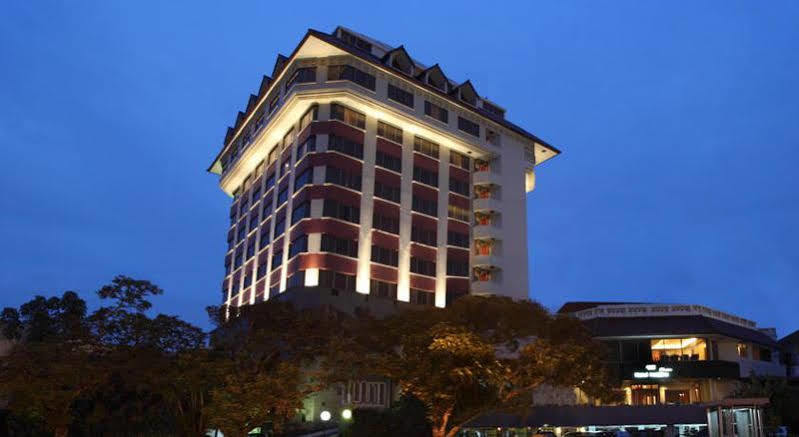 Hotel Santika Premiere Семаранг Экстерьер фото